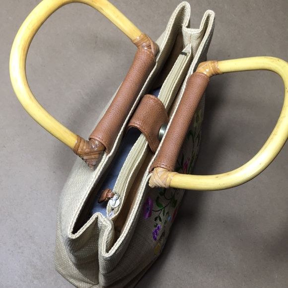 Embroidered Floral Raffia Handbag - Picture 7 of 11